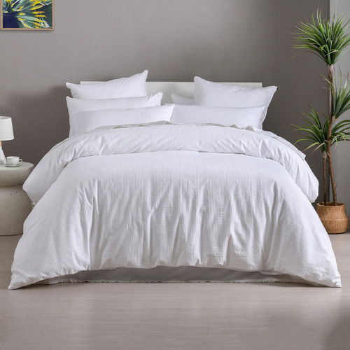 Dreamaker White CottonBlend Waffle Quilt Cover Set Temple & ster