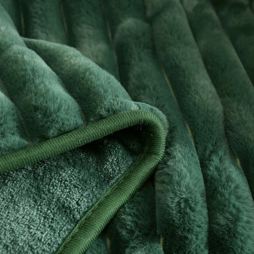 Chunky-Faux-Fur-Heated-Throw