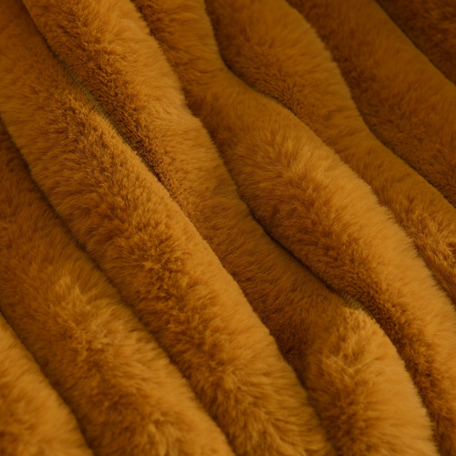 Chunky-Faux-Fur-Heated-Throw