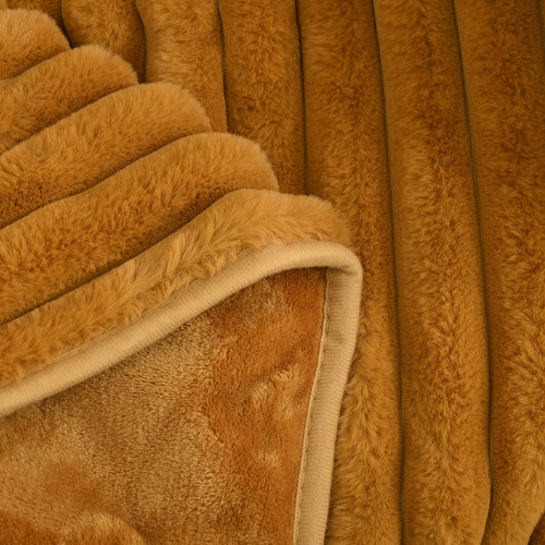Chunky-Faux-Fur-Heated-Throw