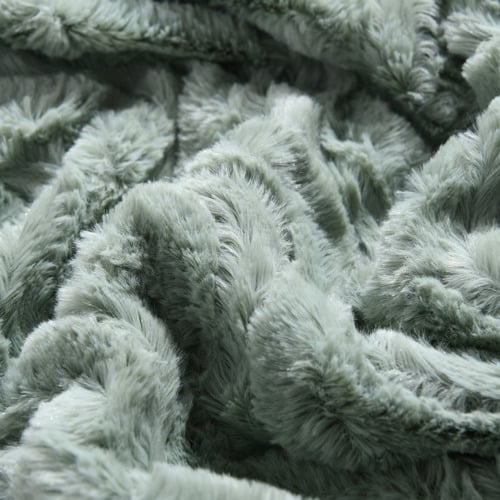 Extra-Large-Faux-Fur-Heated-Throw