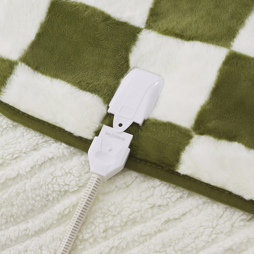 Checkered-Faux-Fur-Heated-Throw