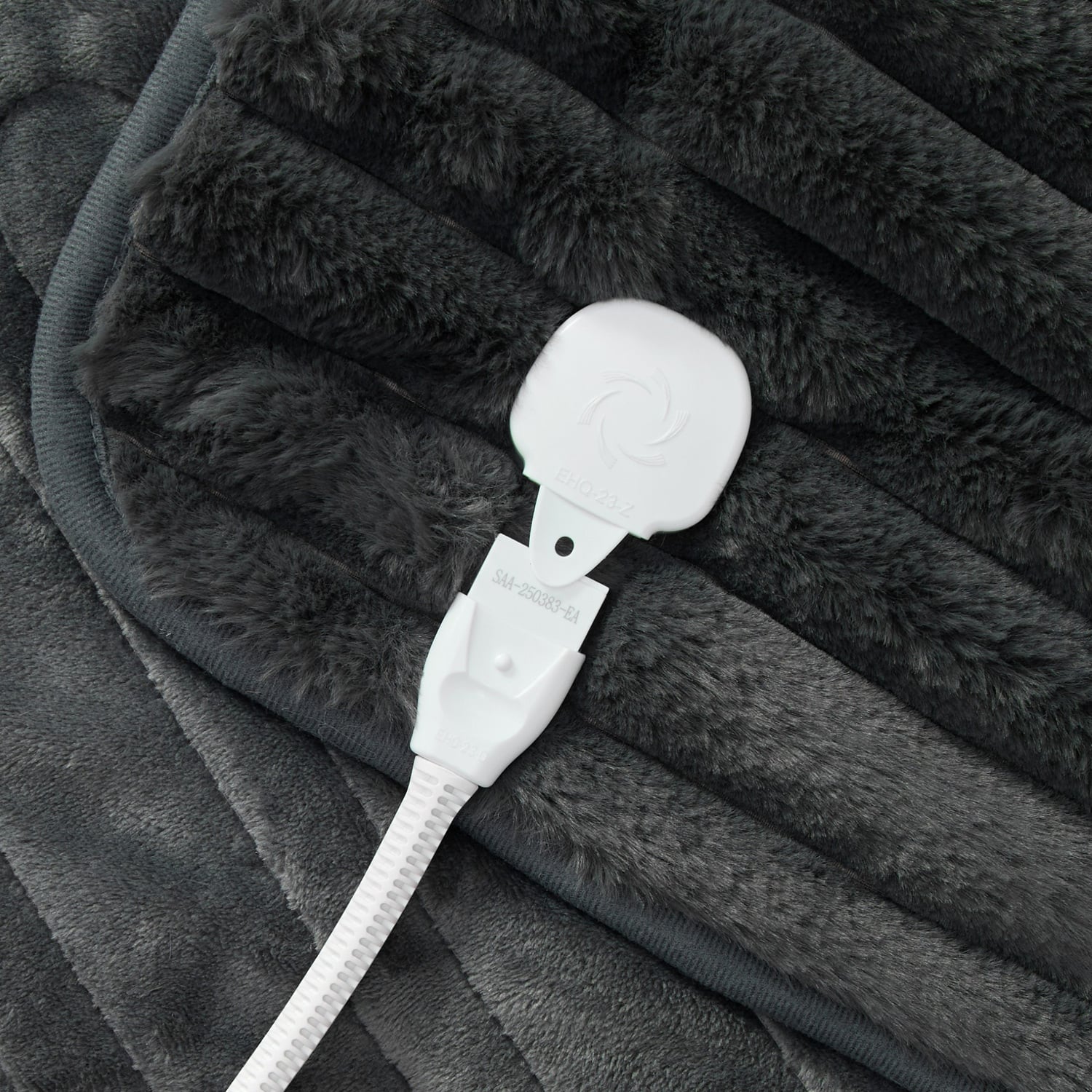 Chunky-Faux-Fur-Heated-Throw