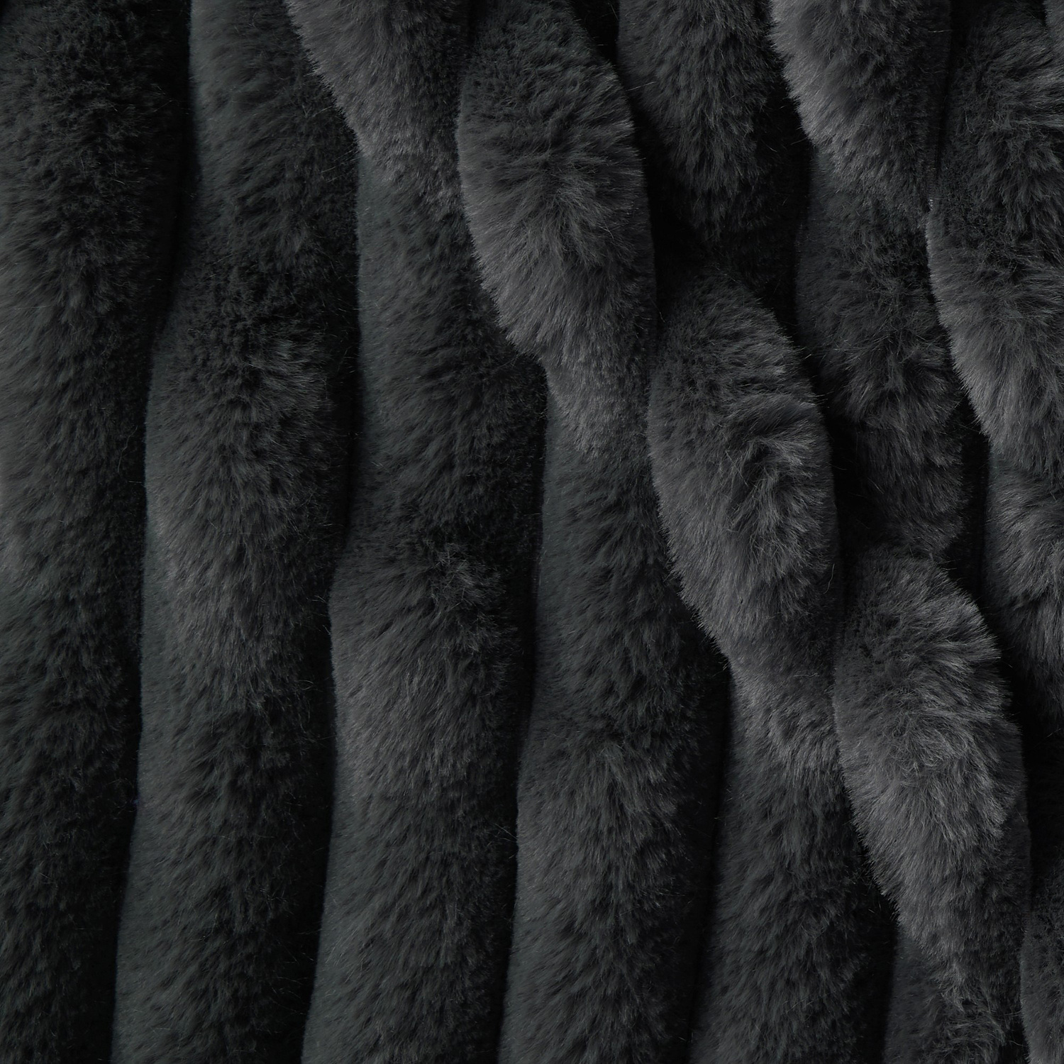Chunky-Faux-Fur-Heated-Throw