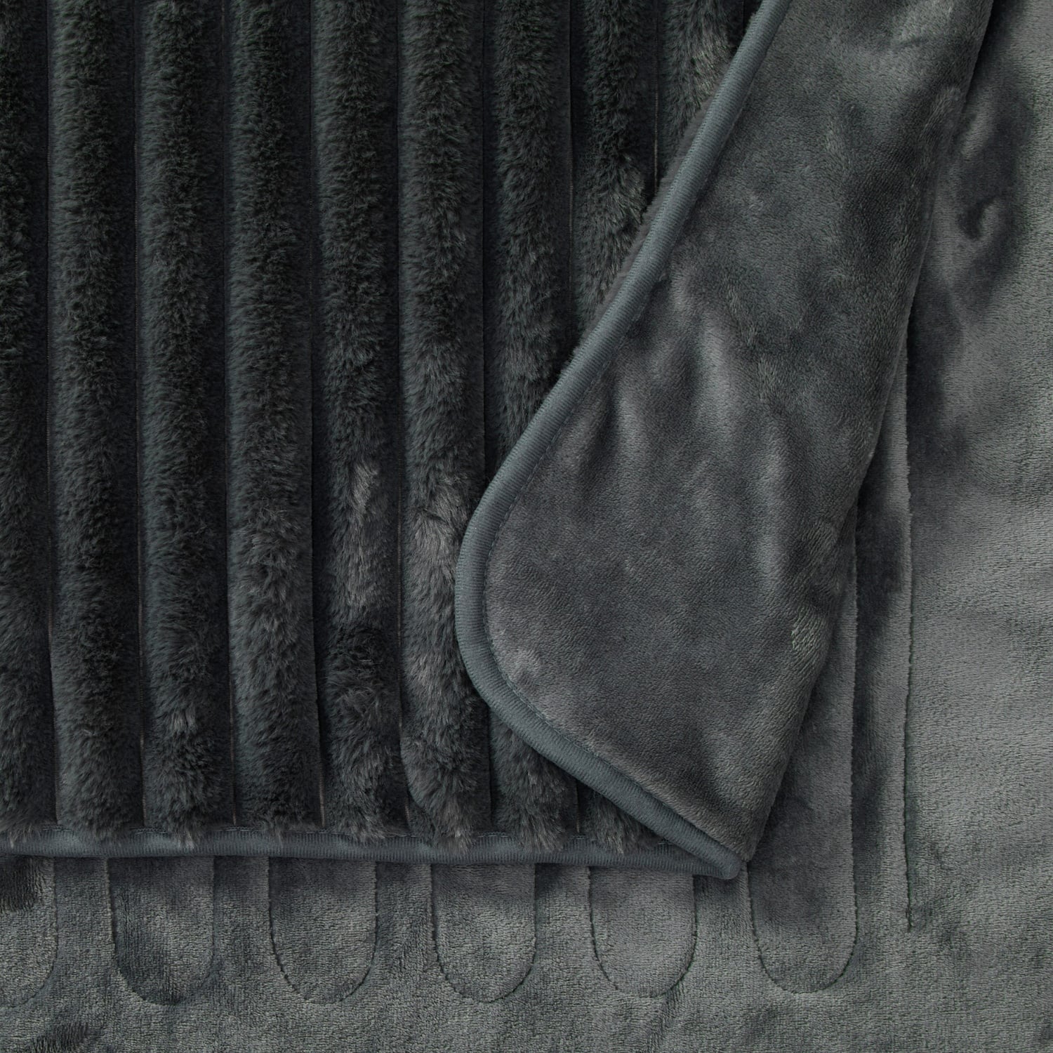 Chunky-Faux-Fur-Heated-Throw