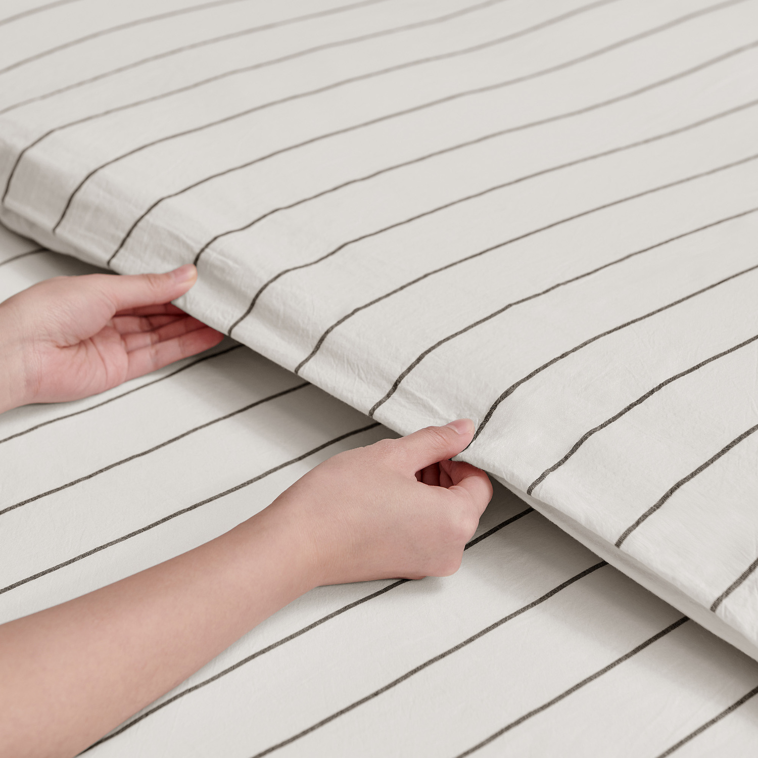 White & Graphite Zinnia Washed Cotton Reversible Quilt Cover Set