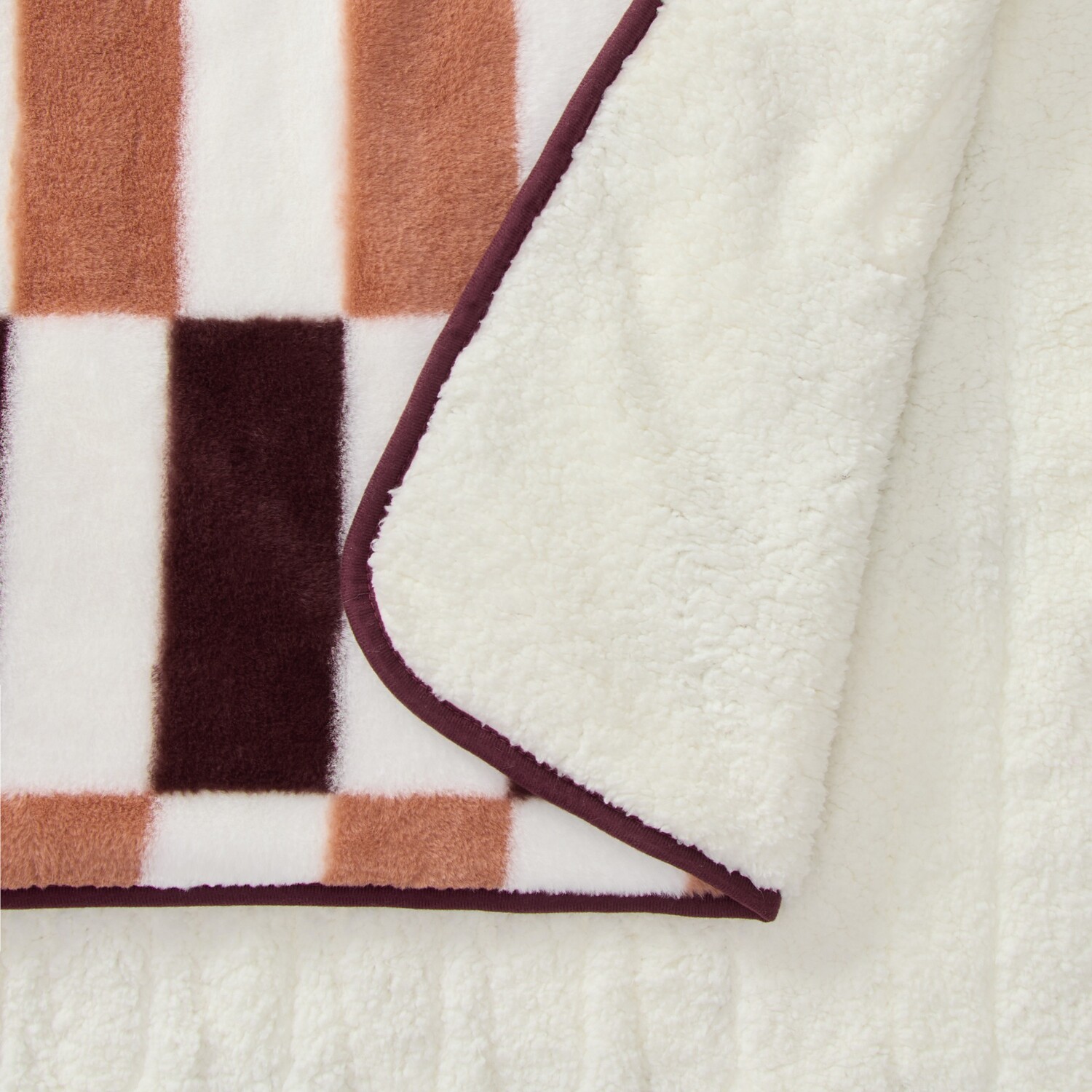 Victoire Fleece & Sherpa Heated Throw