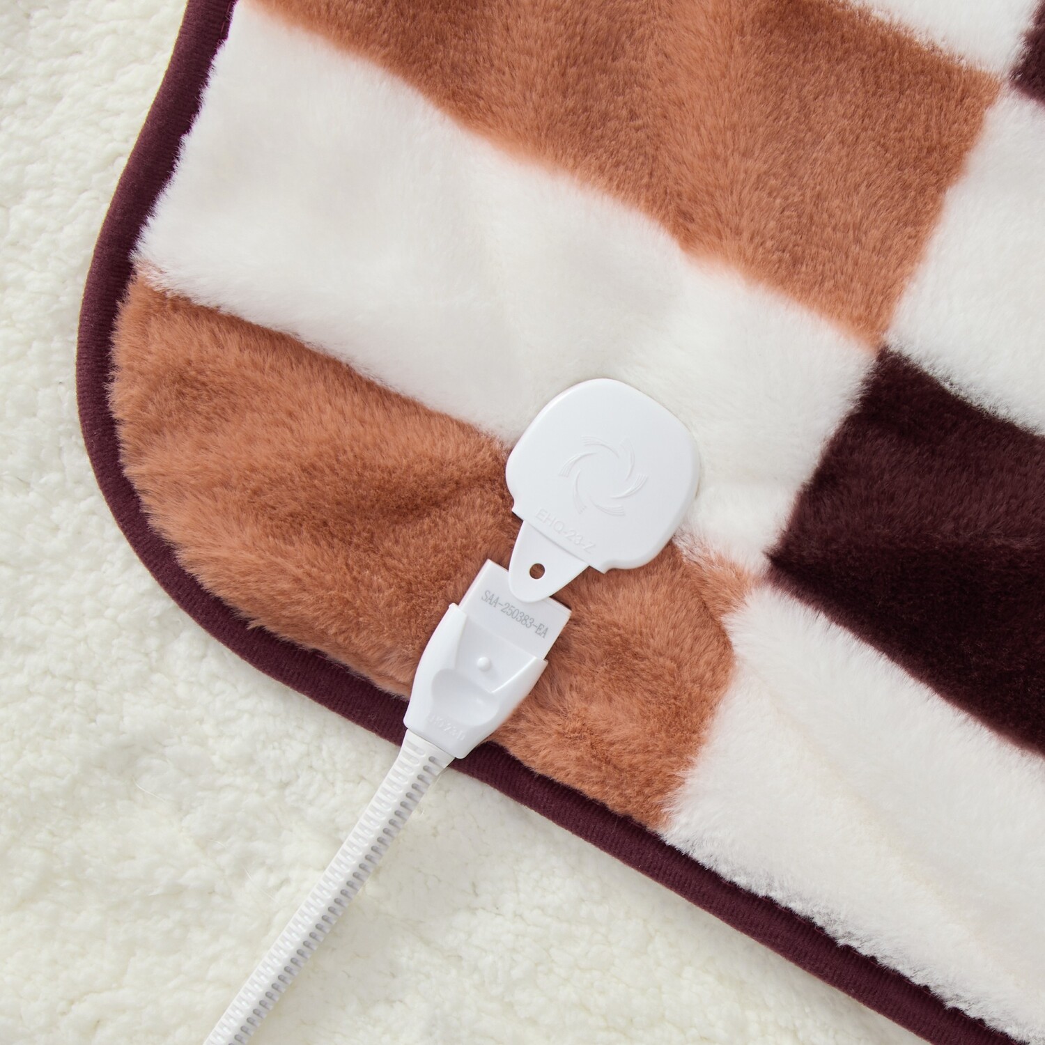 Victoire Fleece & Sherpa Heated Throw