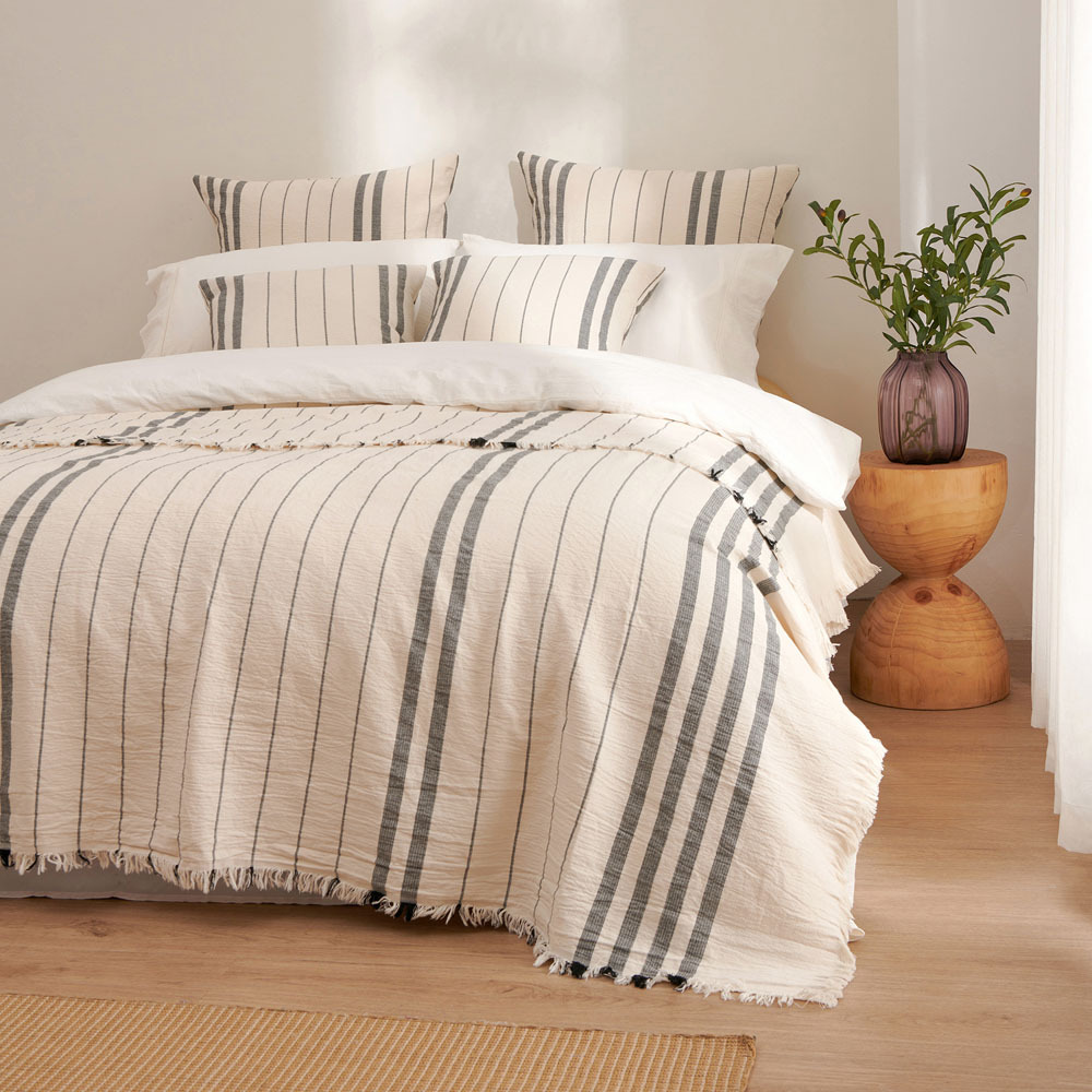 Sierra Yarn-Dyed Cotton Jacquard Blanket