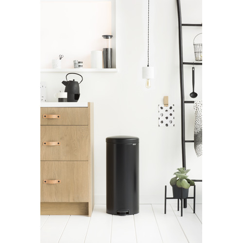 Brabantia-Newicon-30L-Pedal-Bin-018