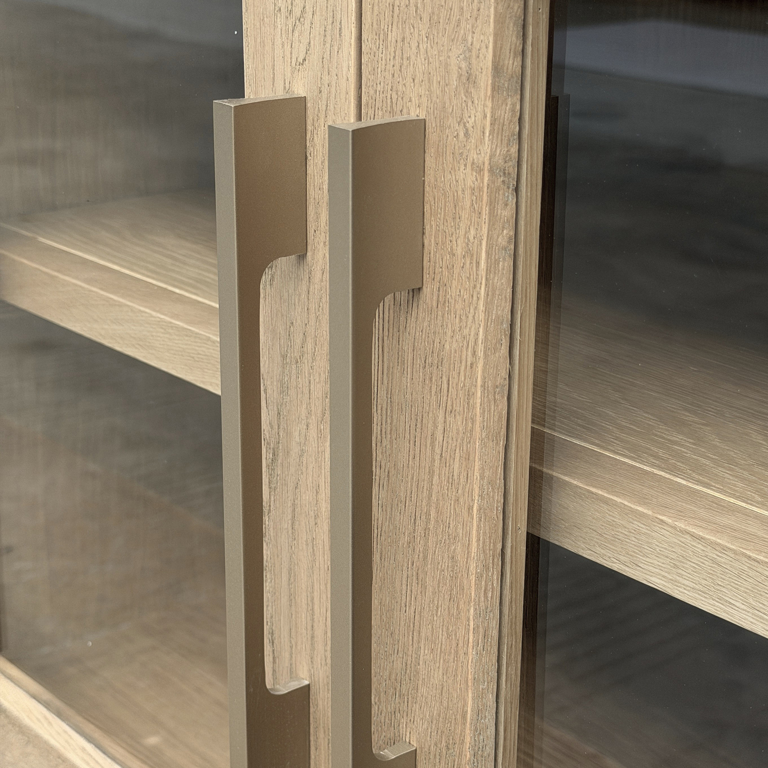 Balto 4 Door Oak Wood TV Unit