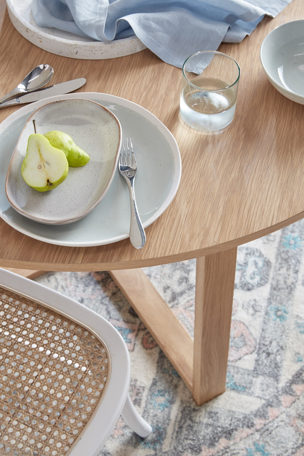 Olwen-Oak-Wood-Round-Dining-Table