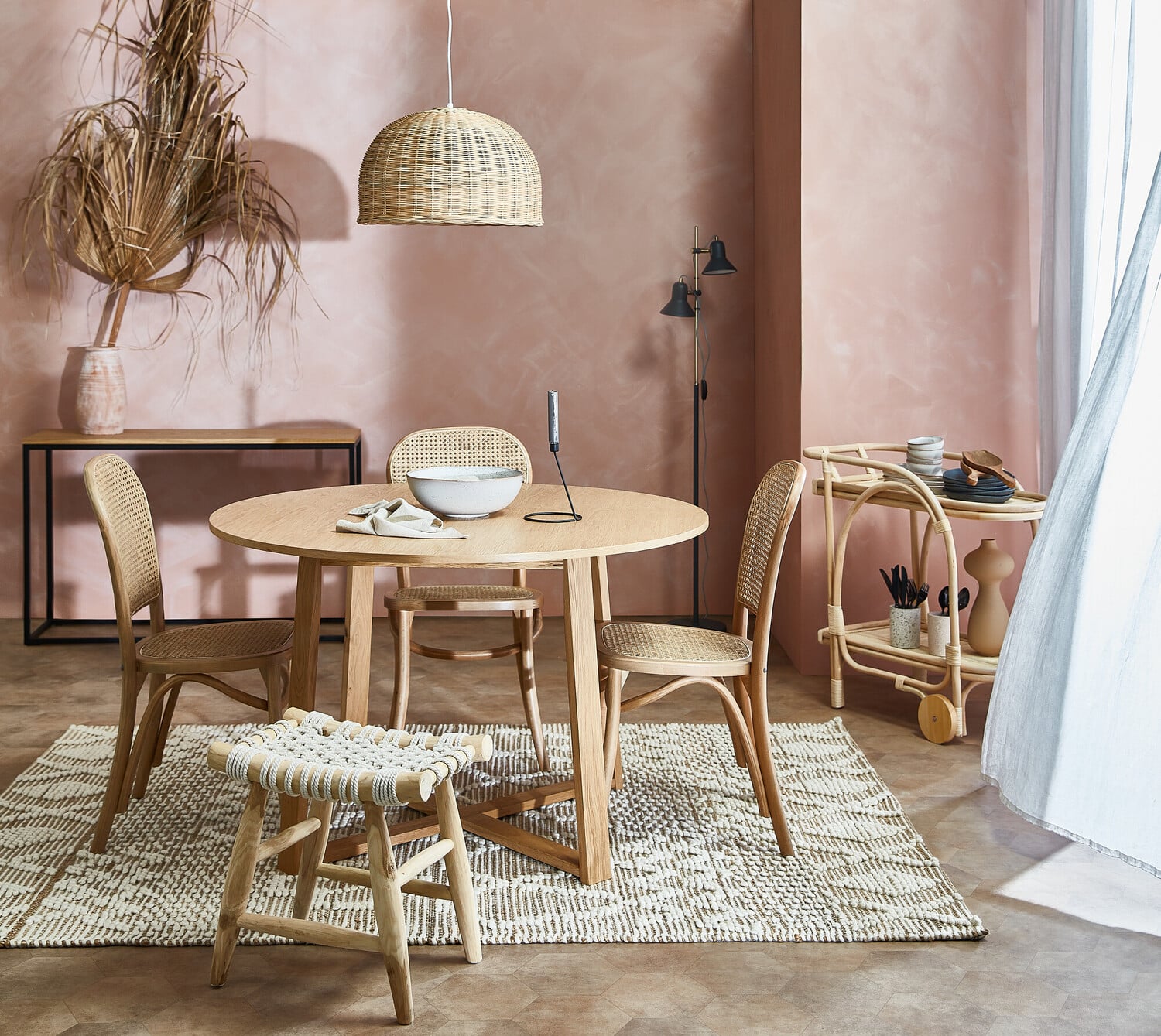 Olwen-Oak-Wood-Round-Dining-Table