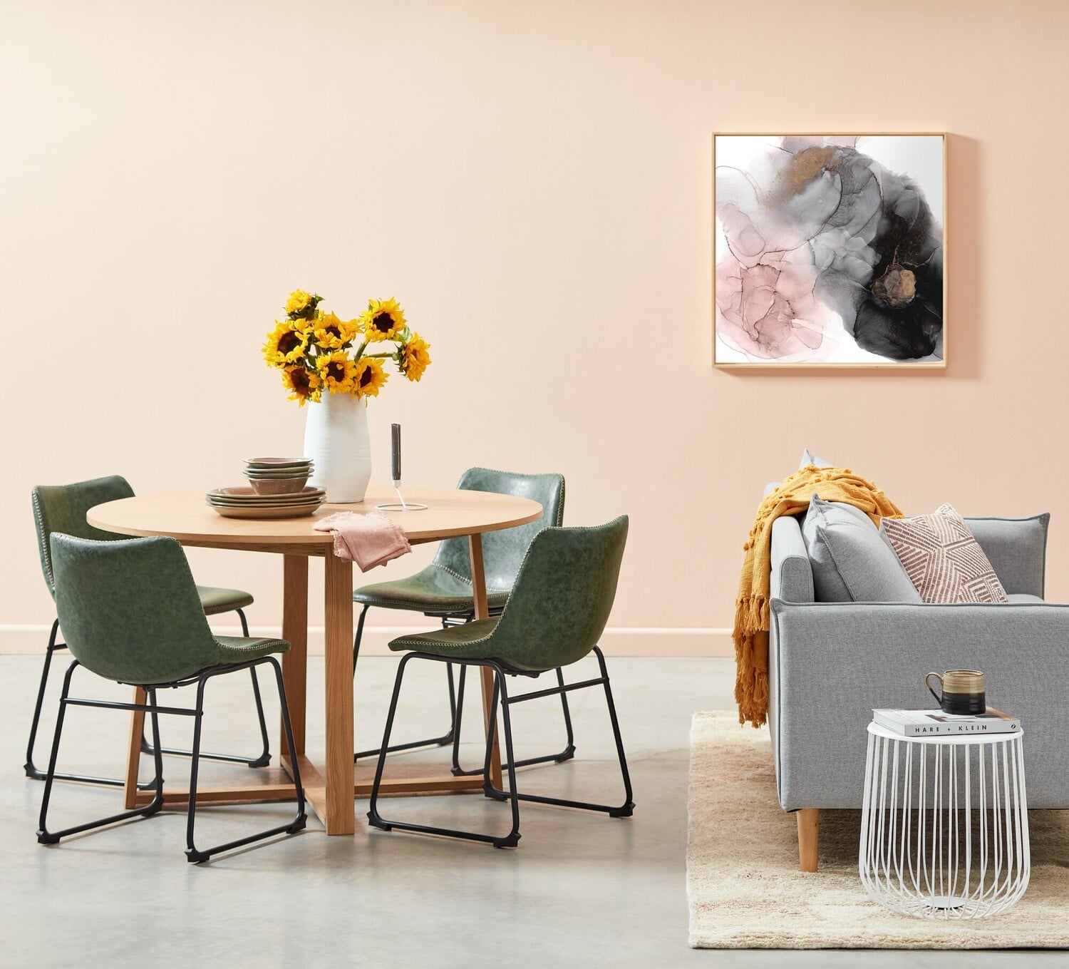 Olwen-Oak-Wood-Round-Dining-Table