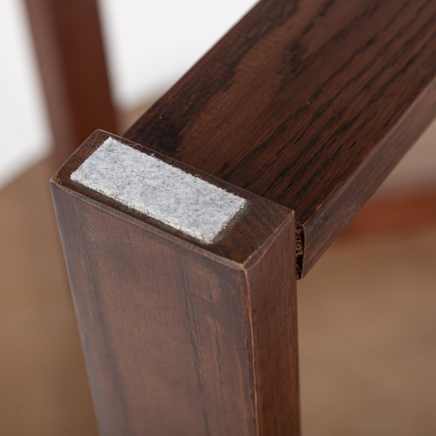 Olwen-Oak-Wood-Round-Dining-Table
