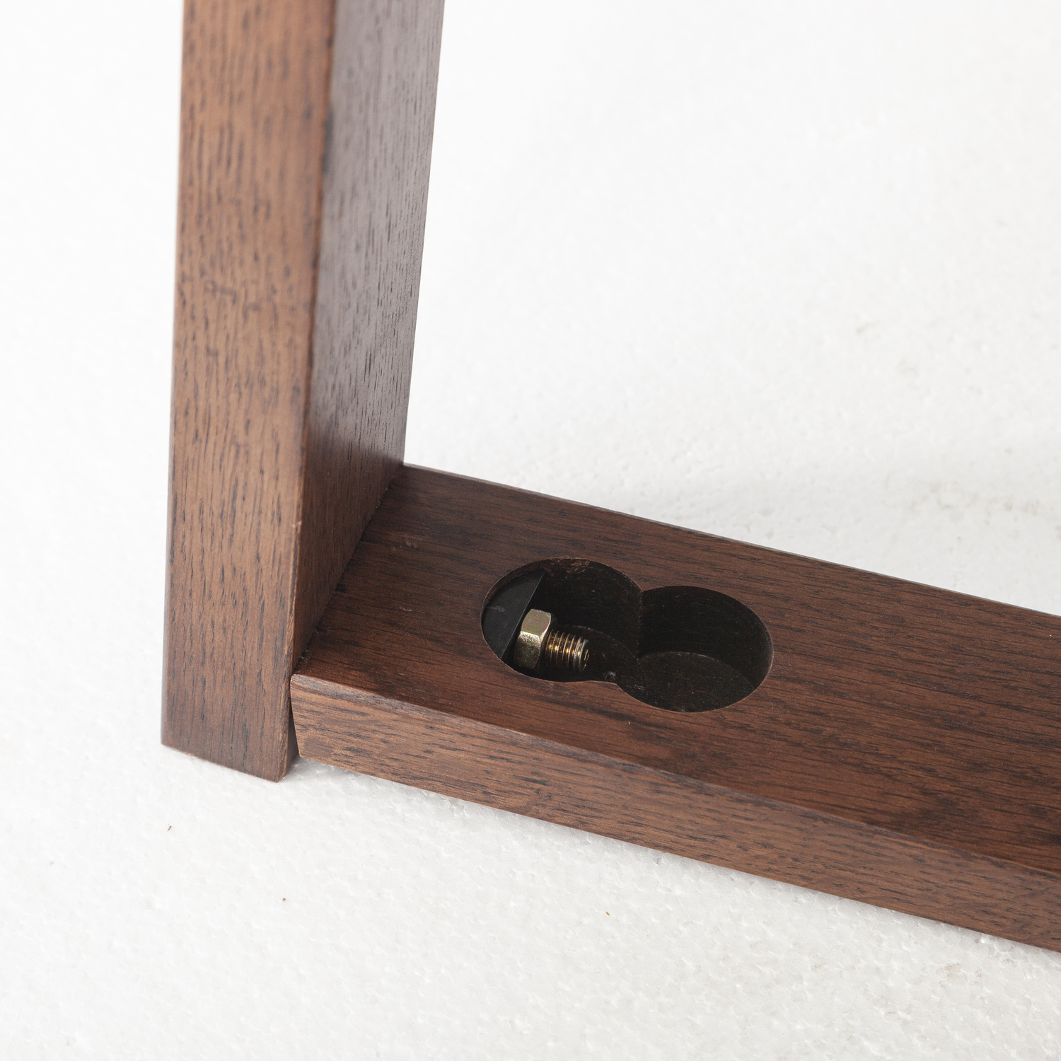 Olwen-Oak-Wood-Round-Dining-Table