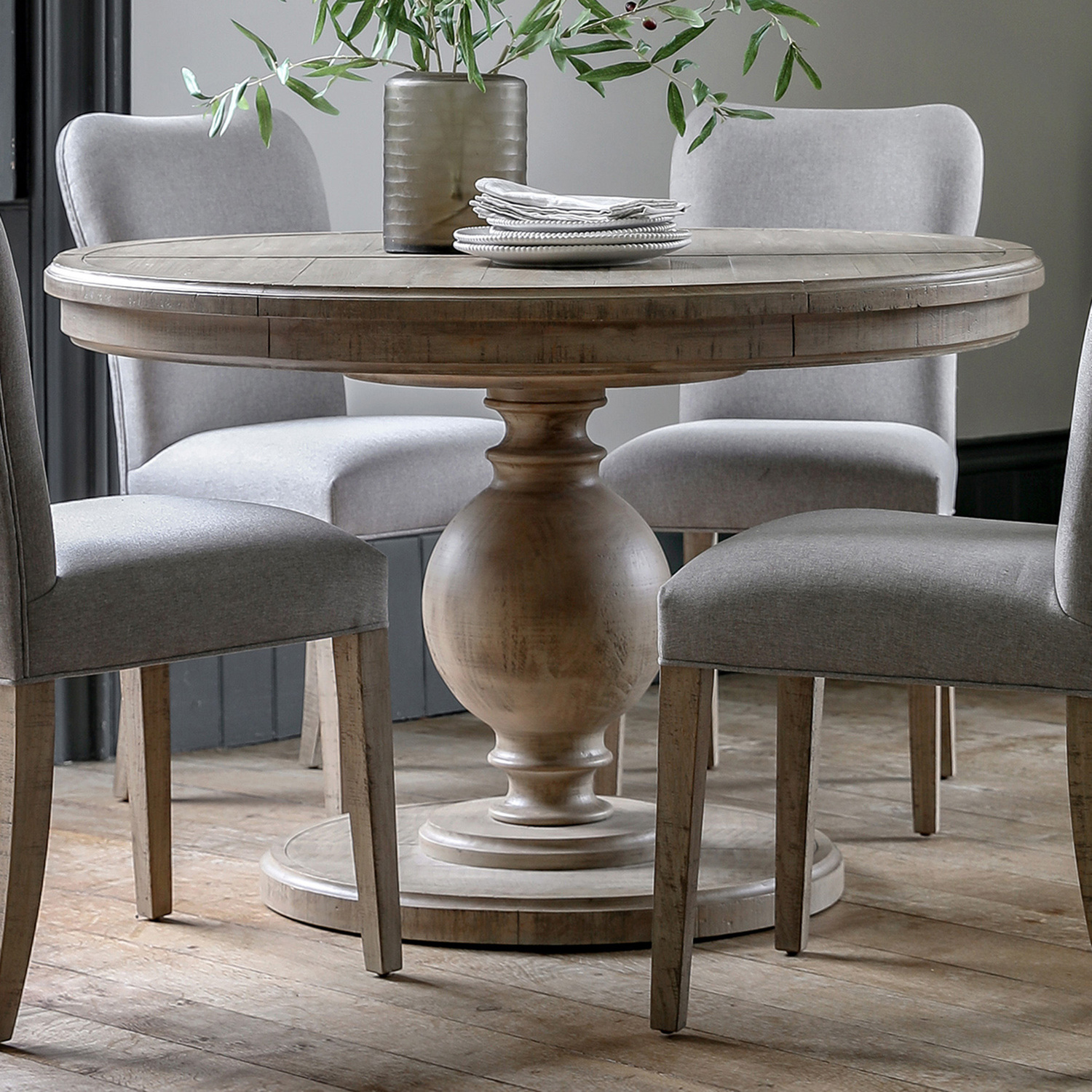 Noelia Round Extendable Dining Table