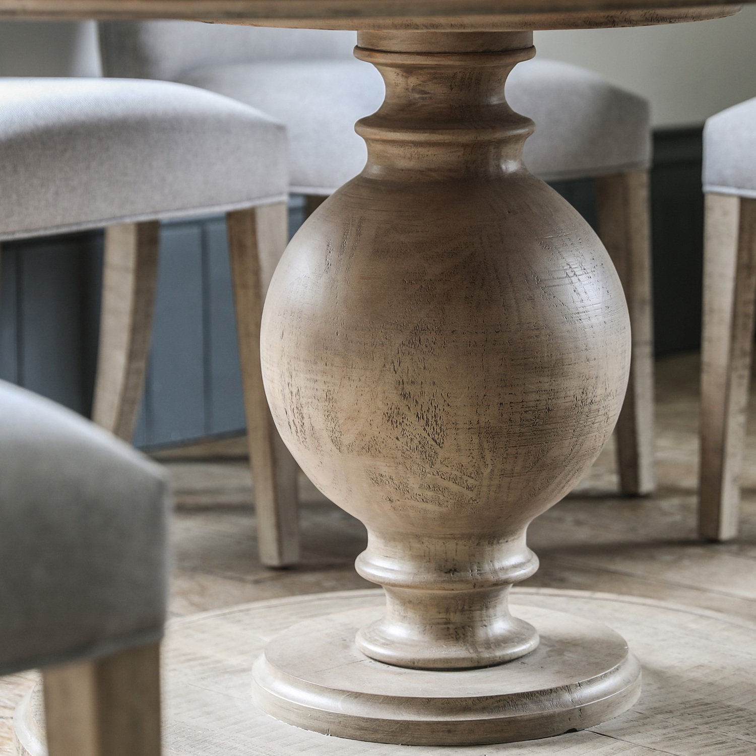 Noelia Round Extendable Dining Table