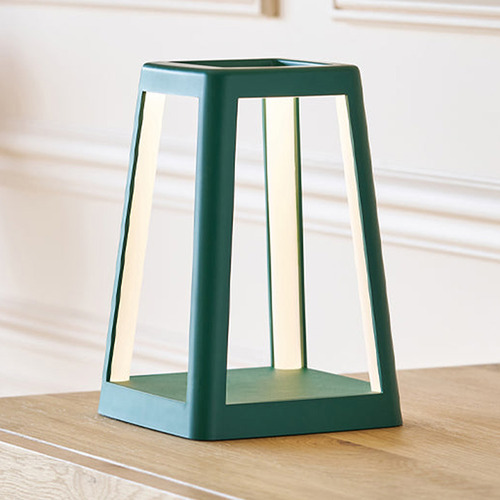 Lantern Outdoor Lamp with Built-In Wireless Charger