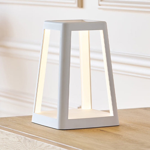 Lantern Outdoor Lamp with Built-In Wireless Charger