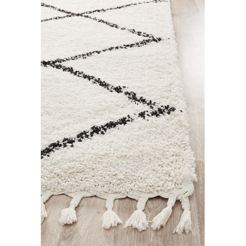 Black & White Viona Fringed Rug