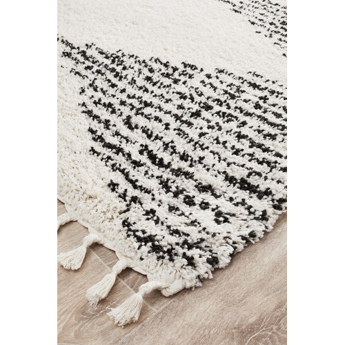 Black & White Zaria  Fringed Rug