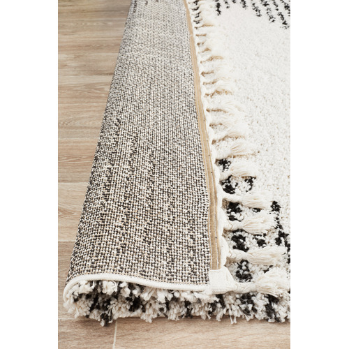 Black & White Zaria  Fringed Rug