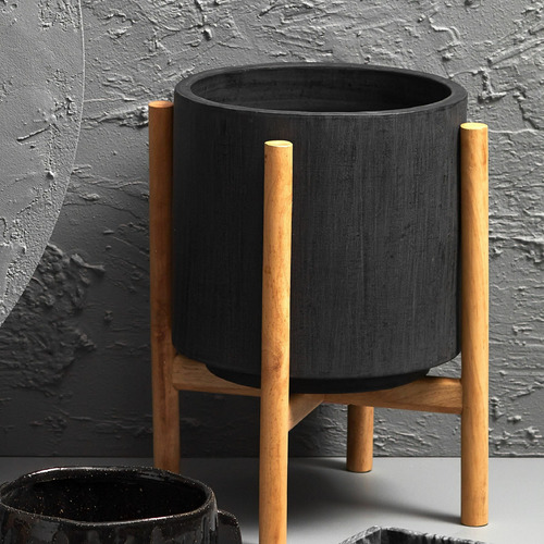 Coda-Plant-Pot-on-Stand