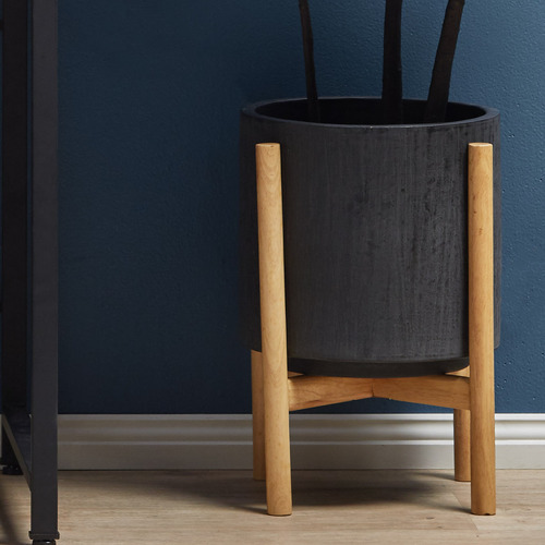 Coda-Plant-Pot-on-Stand