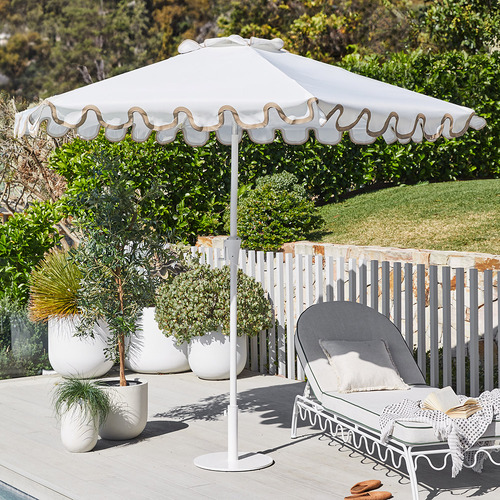 2.7m-Scalloped-Market-Umbrella