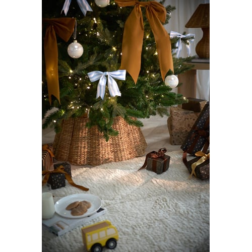 Wavy-Water-Hyacinth-Christmas-Tree-Skirt