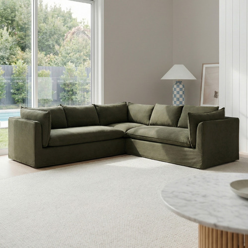 Selecting the Perfect ‘Big Family’ Sofa for Your 2026 Home