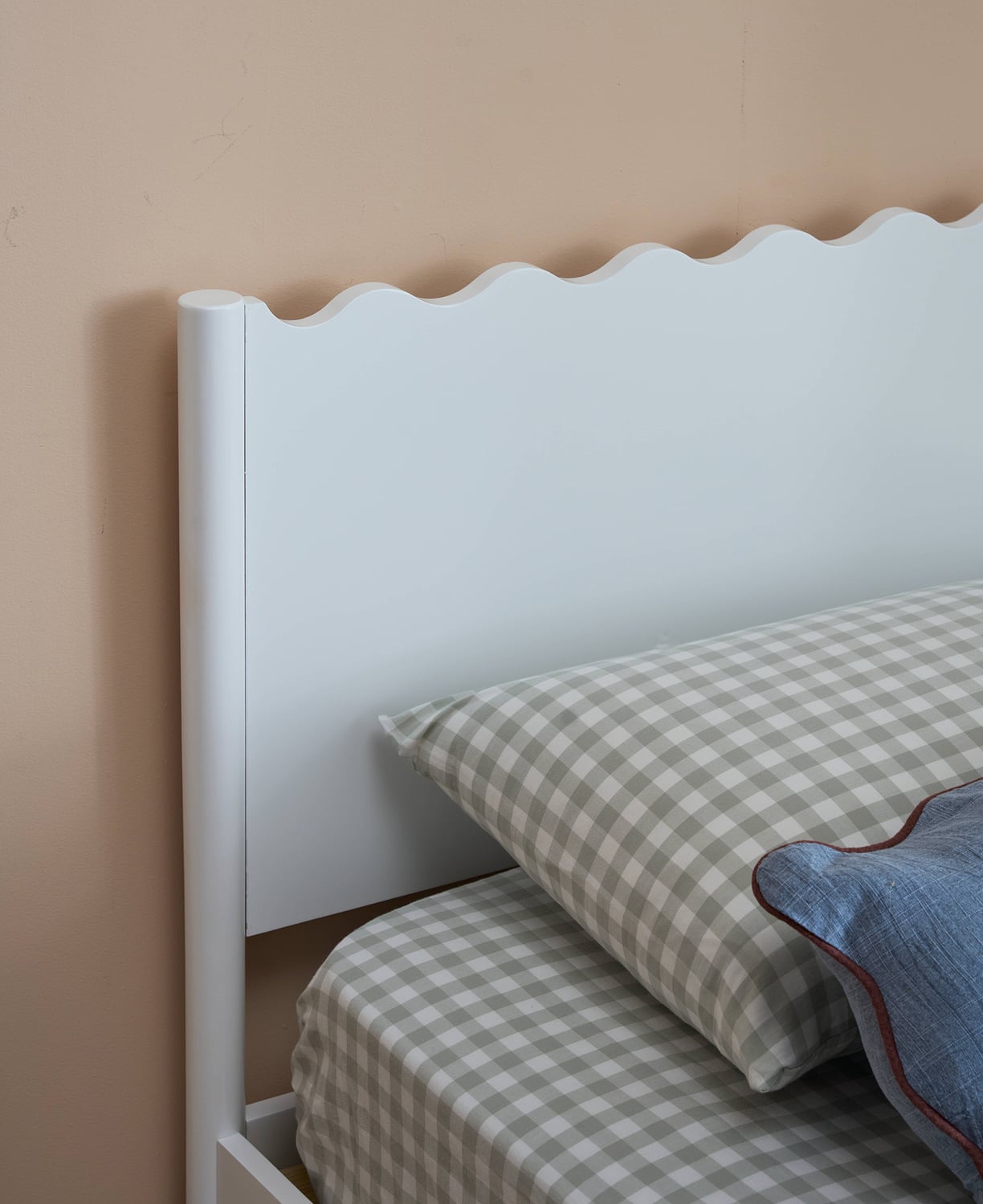 Harbor Chenille Single Floor Bed