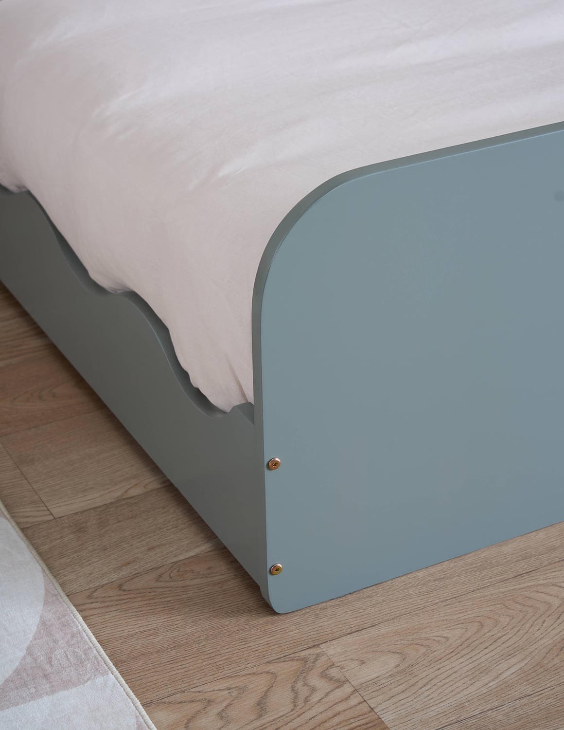Wavy Single Floor Bed