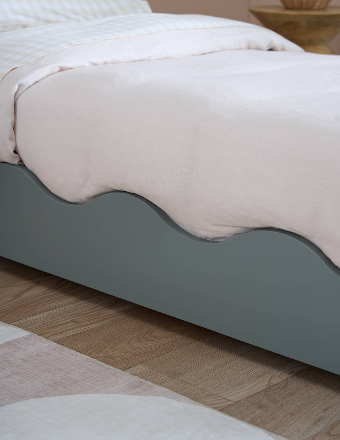 Wavy Single Floor Bed