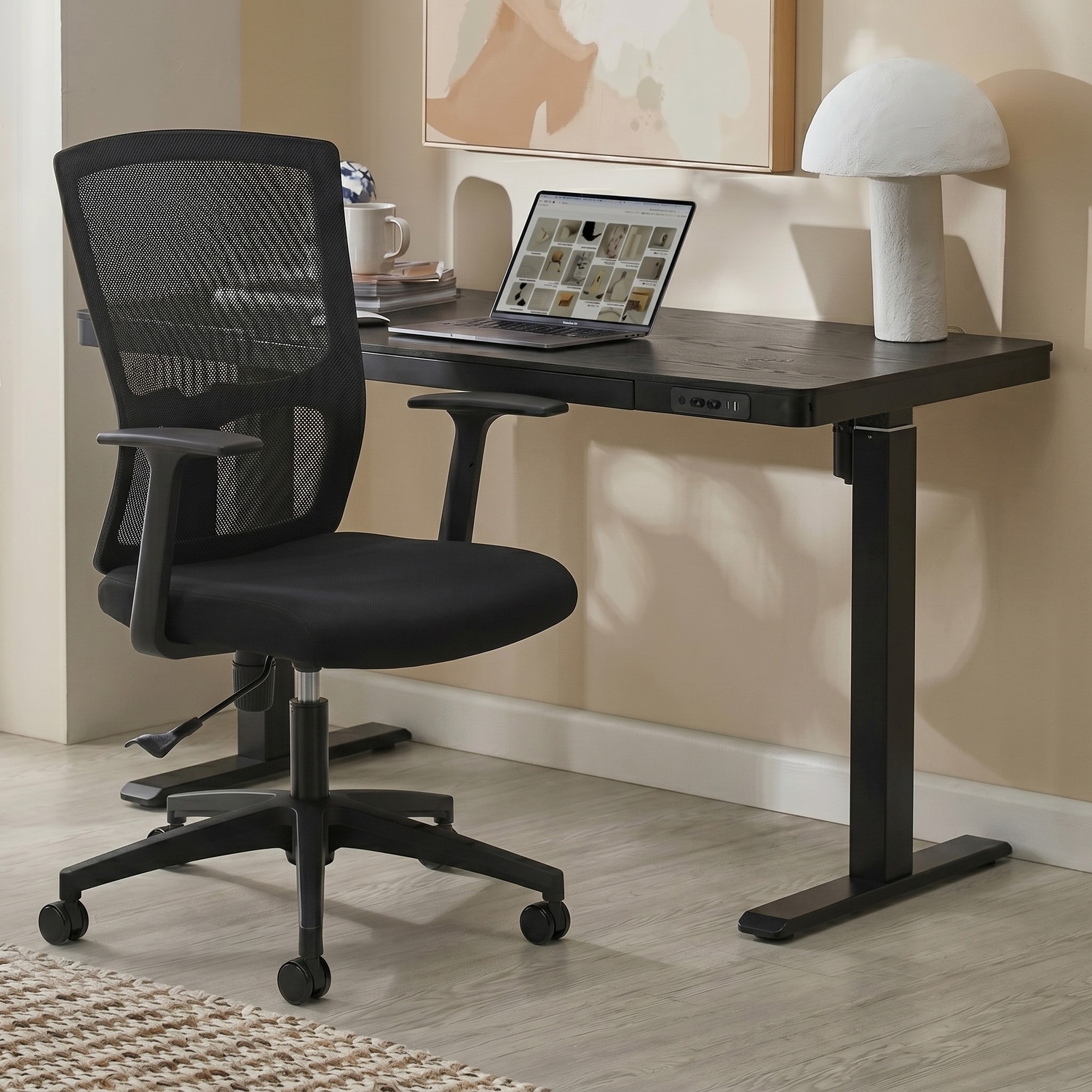 Leo Sit & Stand Desk with Wireless Charging Station