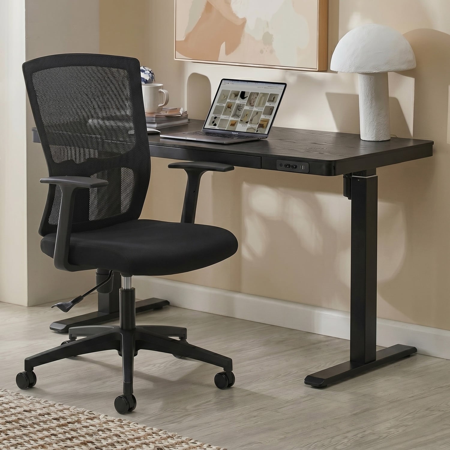 Leo Sit & Stand Desk with Wireless Charging Station