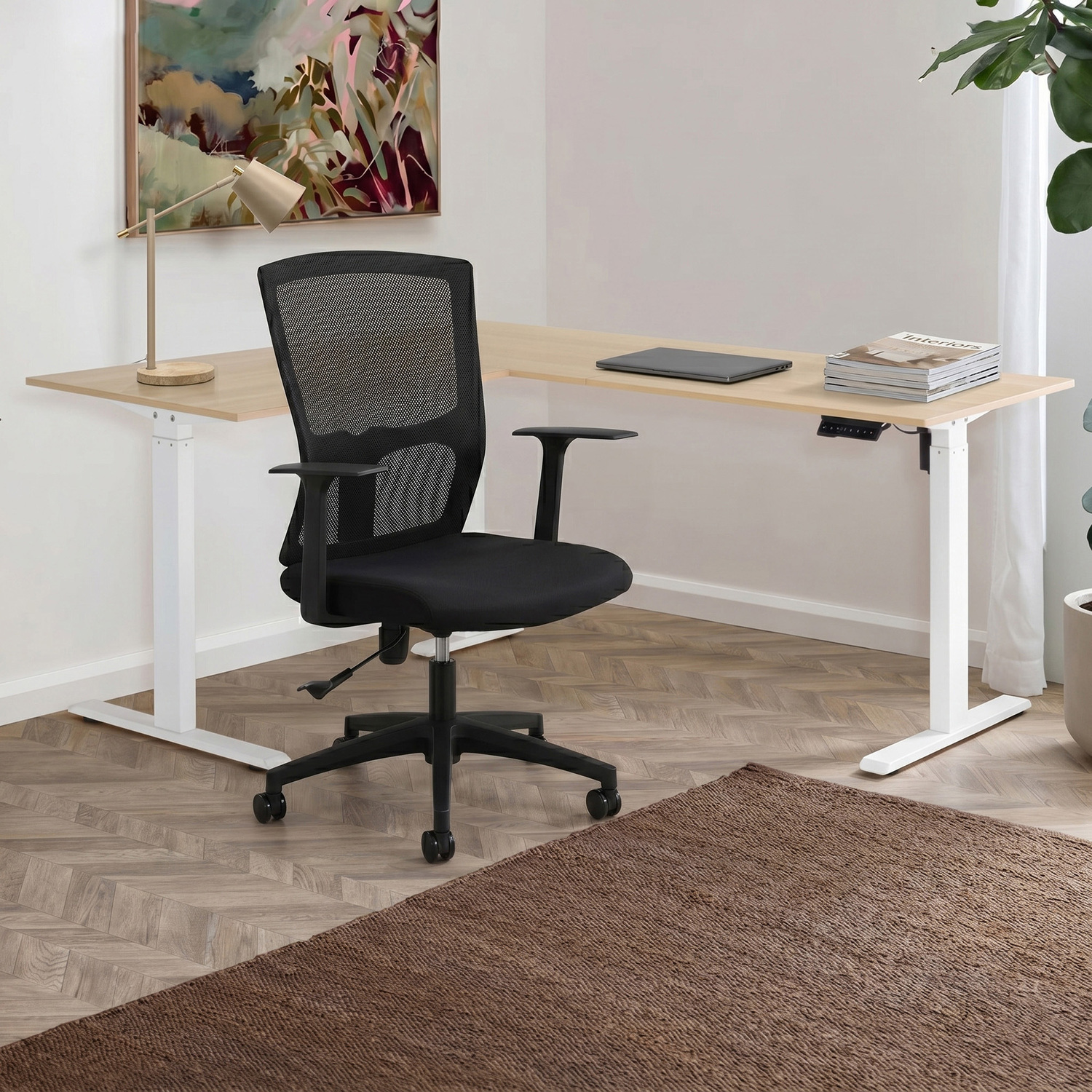 Leo Sit & Stand Desk With Wireless Charging & Matrix Office Chair Set