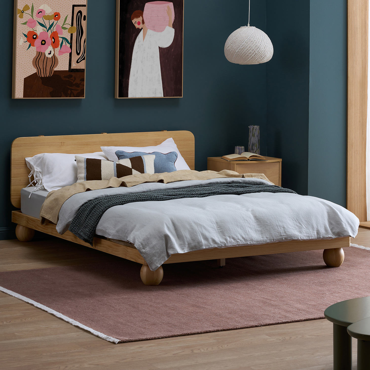 Bobble Pine Wood Ball Foot Bed