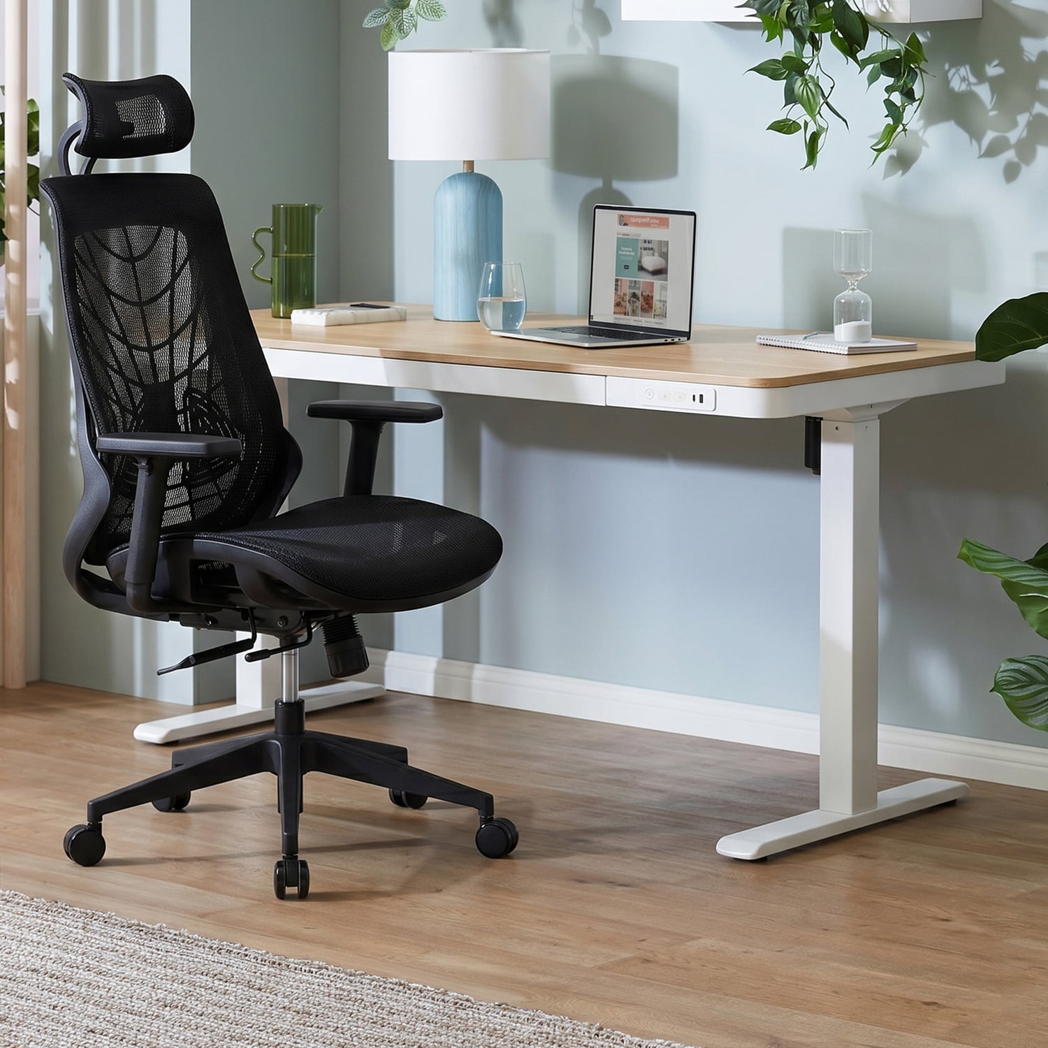 Leo Sit & Stand Desk with Wireless Charging Station