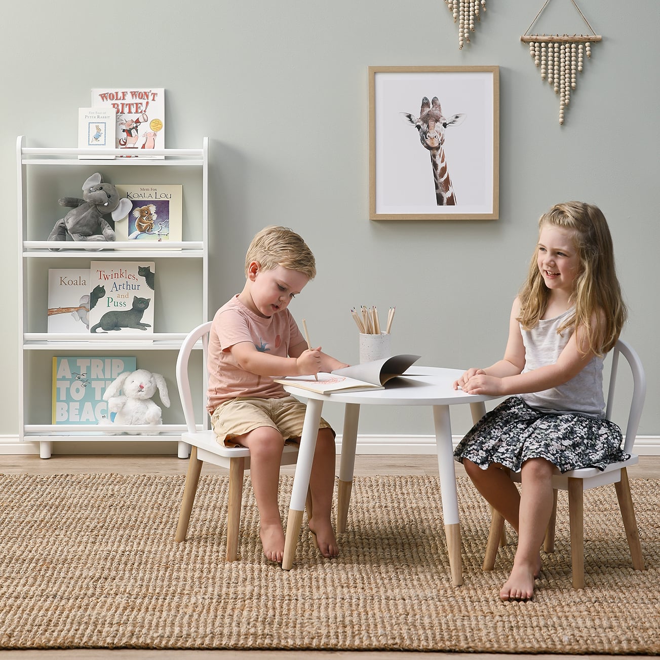Kids' White Isla Table