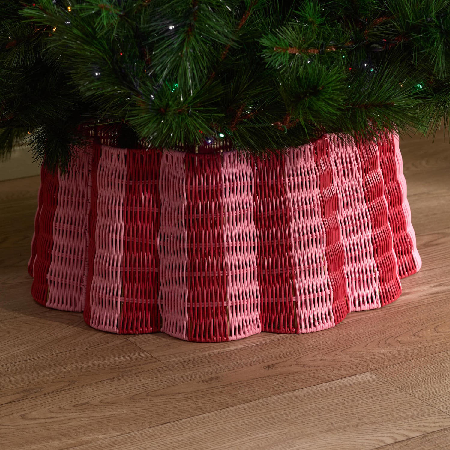 62cm Striped Scallop Christmas Tree Skirt