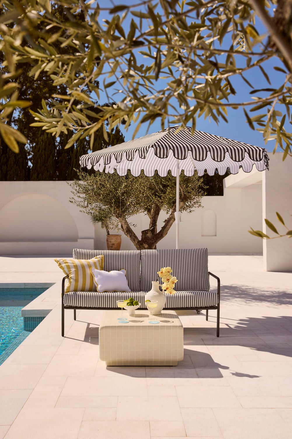 2.7m Scalloped Market Umbrella