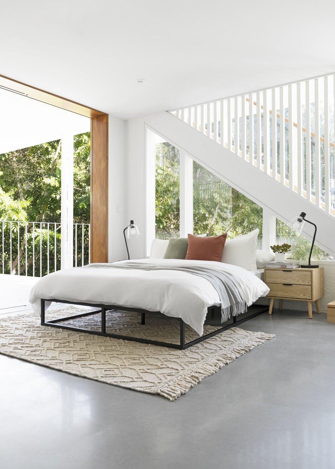 Black-Pilato-H25cm-Metal-Bed-Base