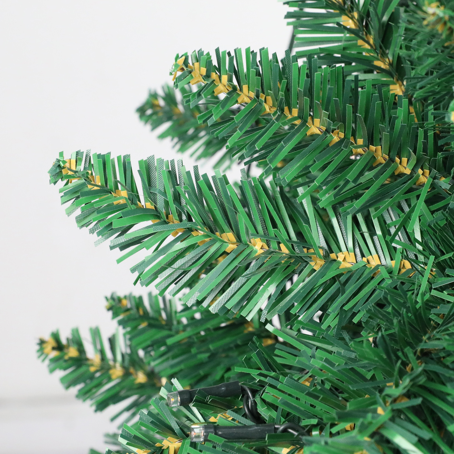 Saiza Pre-Lit LED Christmas Tree
