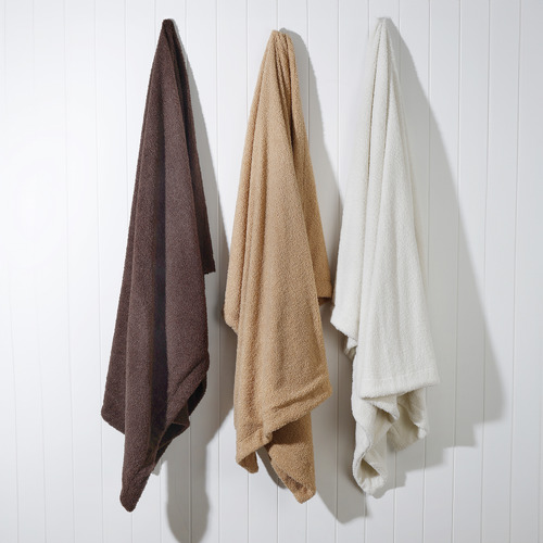 Selena Boucle Throw