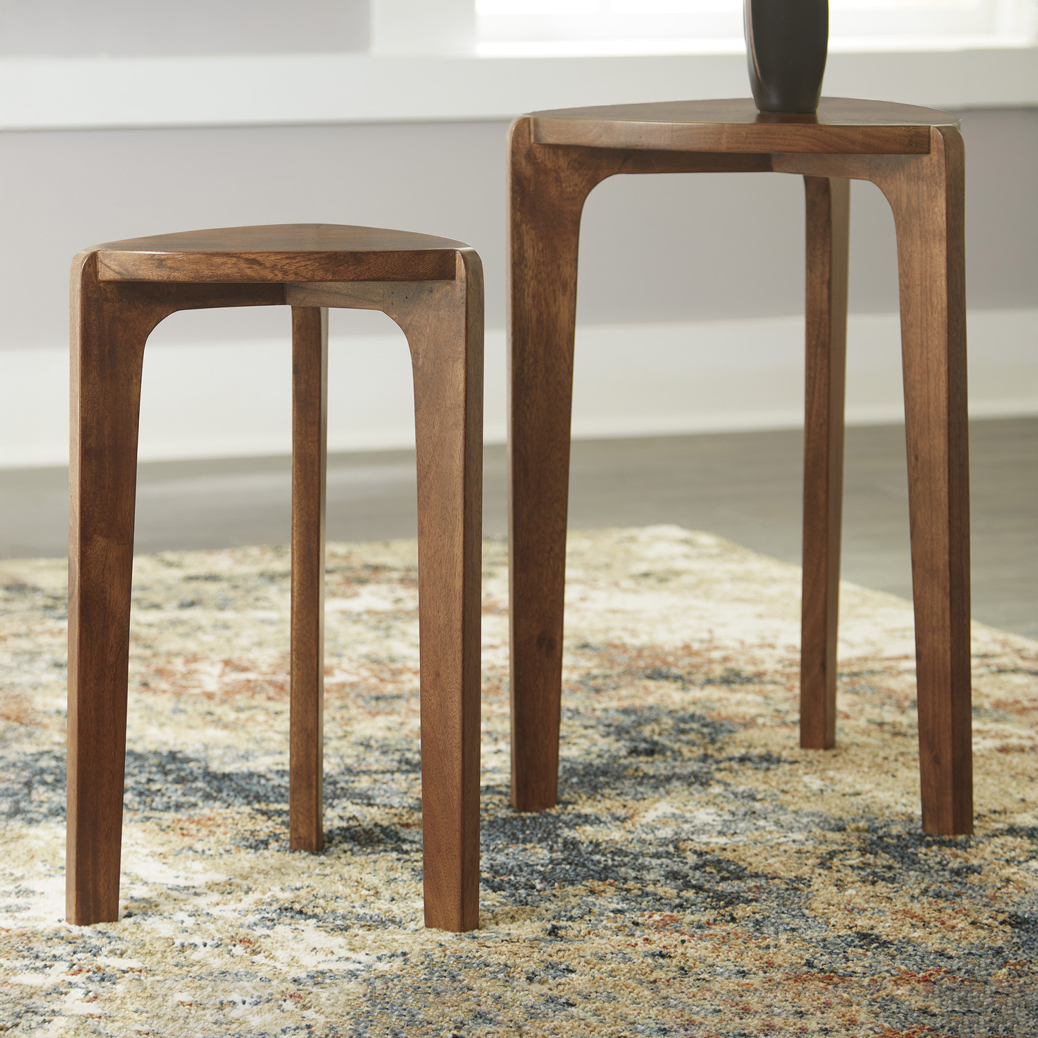 2 Piece Vyllo Nesting Side Table Set