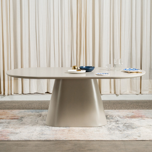 Sade-Dining-Table