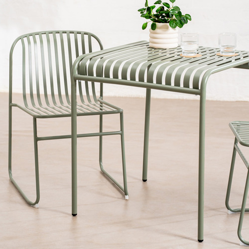 Swan-Outdoor-Dining-Table