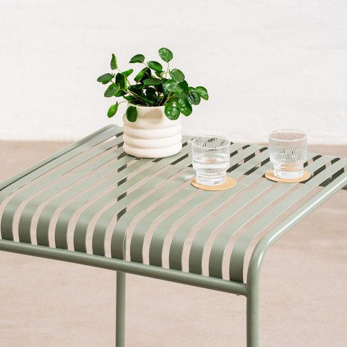 Swan-Outdoor-Dining-Table